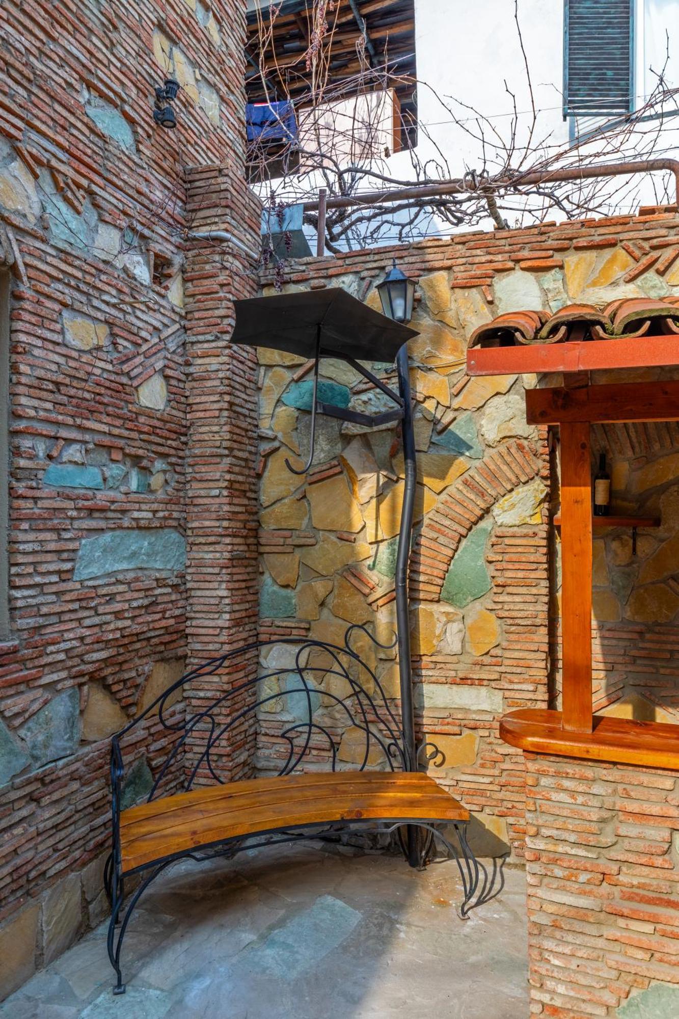 Apartments With Wine Cellar In Old Tbilisi Exterior photo